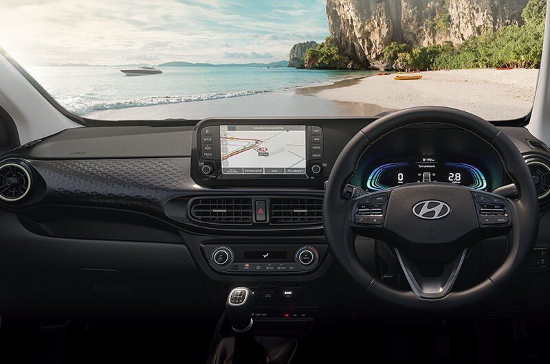 Connected type 20.32 cm (8”) HD infotainment with digital cluster