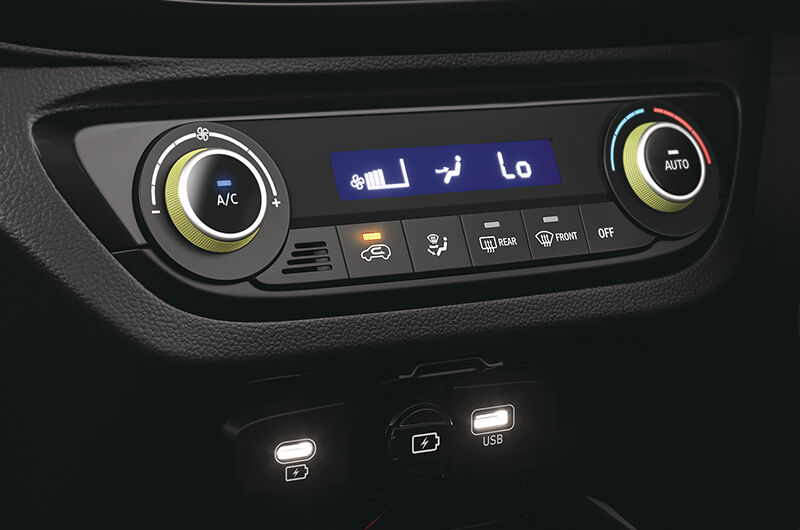 FULLY AUTOMATIC TEMPERATURE CONTROL WITH DIGITAL DISPLAY