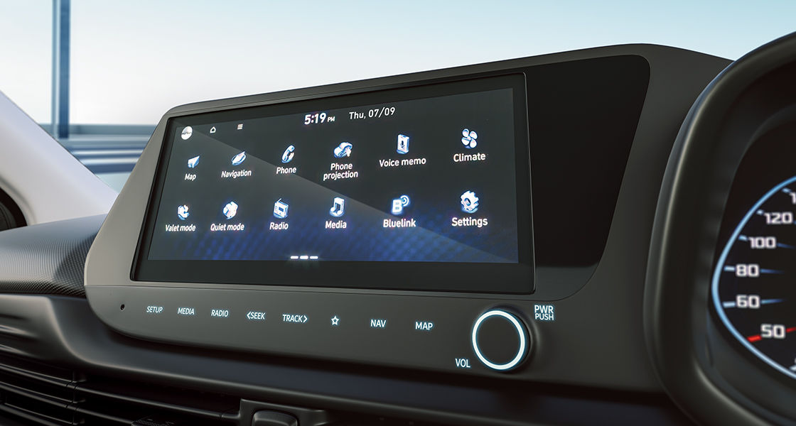 26.03CM HD TOUCHSCREEN INFOTAINMENT AND NAVIGATION SYSTEM